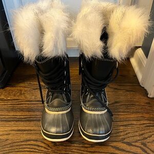 Women’s Sorel Joan of Arctic winter boots. Lightly worn, good condition.
